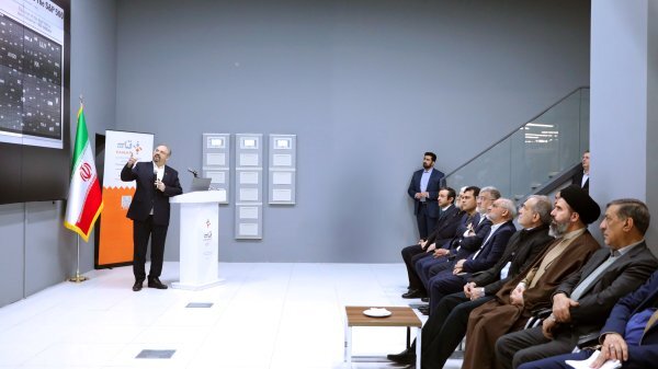 بازدید رئیسجمهور از شرکت دانشبنیان فناپ در پارک علم و فناوری پردیس