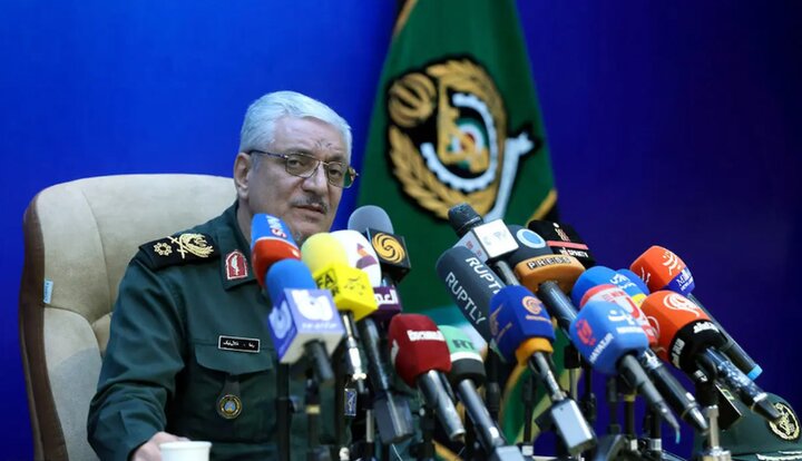 سردار طلایینیک: وزارت دفاع با اتکا به روحیه بسیجی پیشرفت میکند