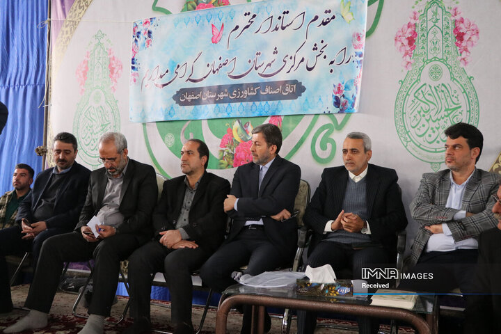 دیدار استاندار اصفهان با کشاورزان شرق استان