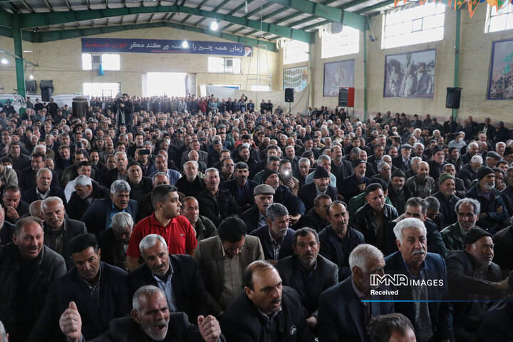 دیدار استاندار اصفهان با کشاورزان شرق استان