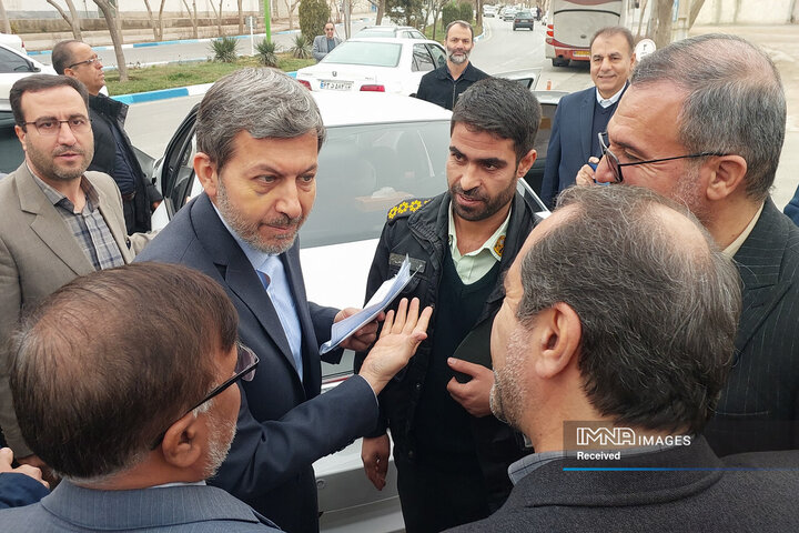 دیدار استاندار اصفهان با کشاورزان شرق استان