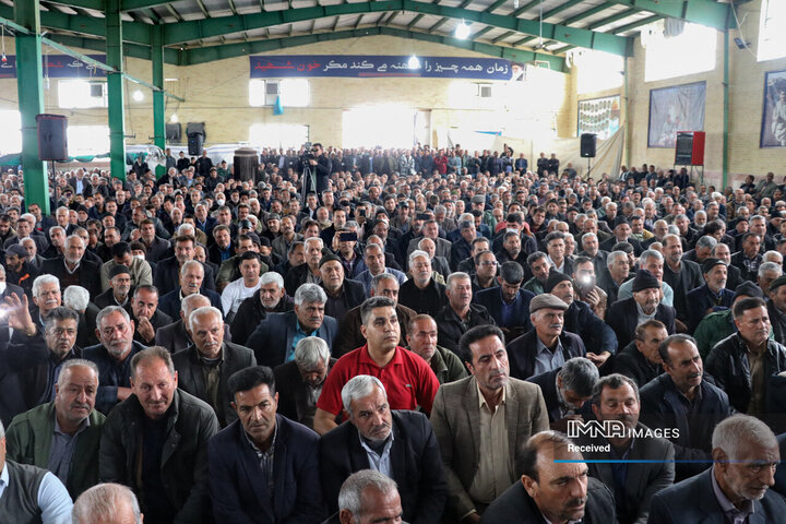 دیدار استاندار اصفهان با کشاورزان شرق استان