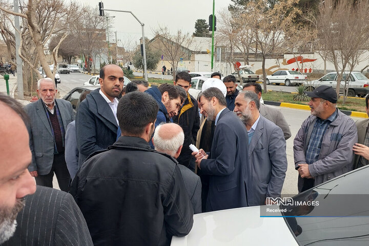 دیدار استاندار اصفهان با کشاورزان شرق استان