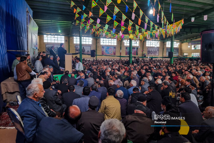 دیدار استاندار اصفهان با کشاورزان شرق استان