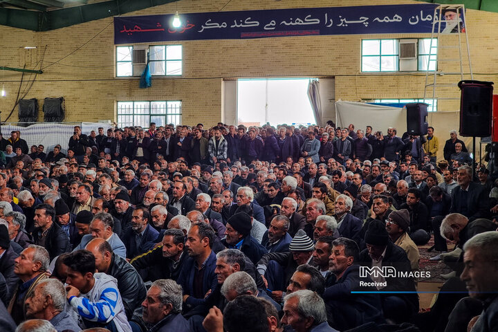 دیدار استاندار اصفهان با کشاورزان شرق استان