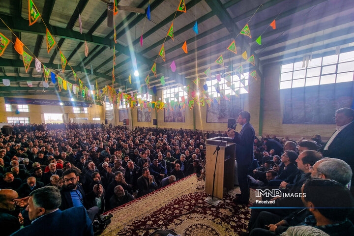 دیدار استاندار اصفهان با کشاورزان شرق استان