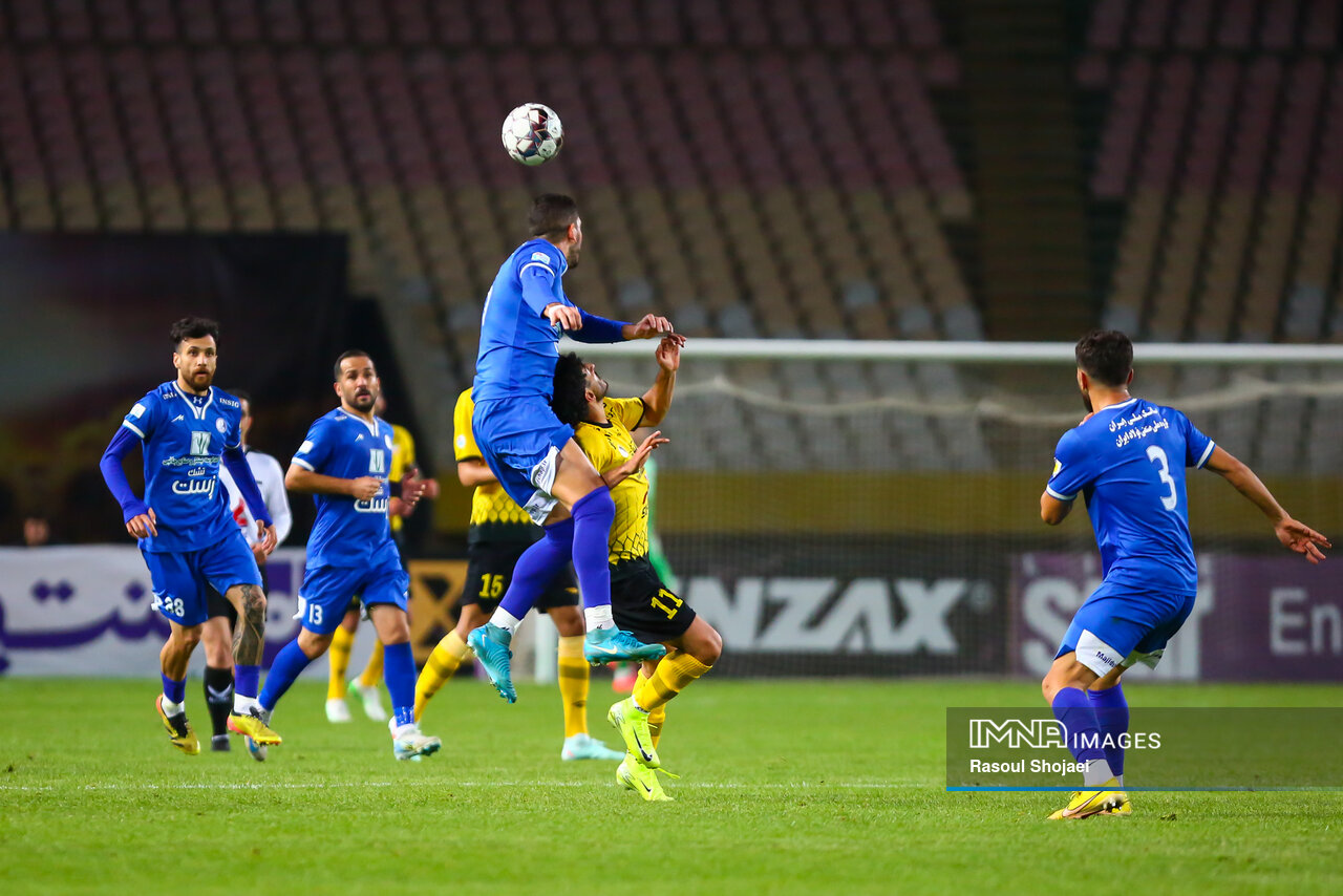 جدال نامهای بزرگ در میانه جدول