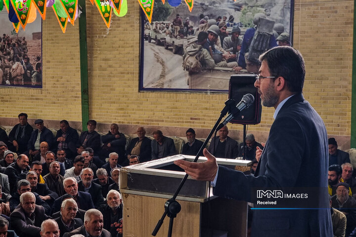 دیدار استاندار اصفهان با کشاورزان شرق استان