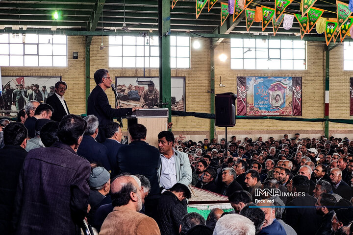 دیدار استاندار اصفهان با کشاورزان شرق استان