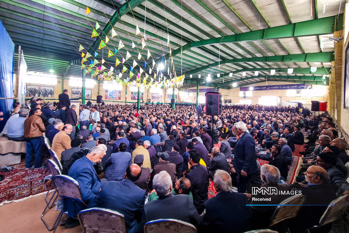 دیدار استاندار اصفهان با کشاورزان شرق استان