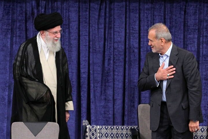 وحدت حرف اول و آخر را می‌زند