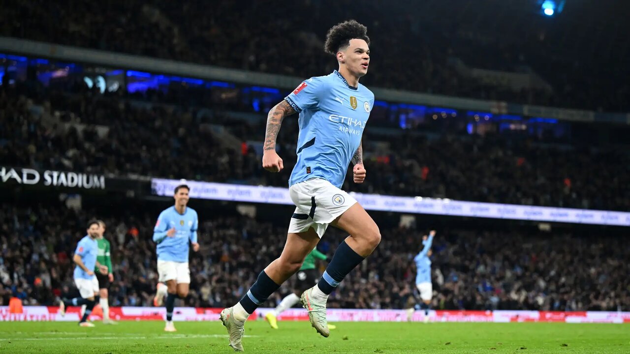 ستاره جوان گواردیولا با پیچ و مهرههای نیمکت سرگرم است!