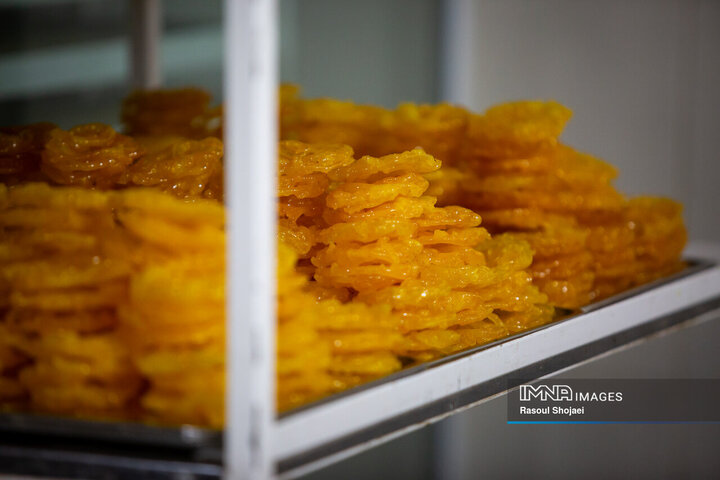 طرز تهیه زولبیا بامیه خانگی آسان برای ماه رمضان + آموزش مرحله به مرحله