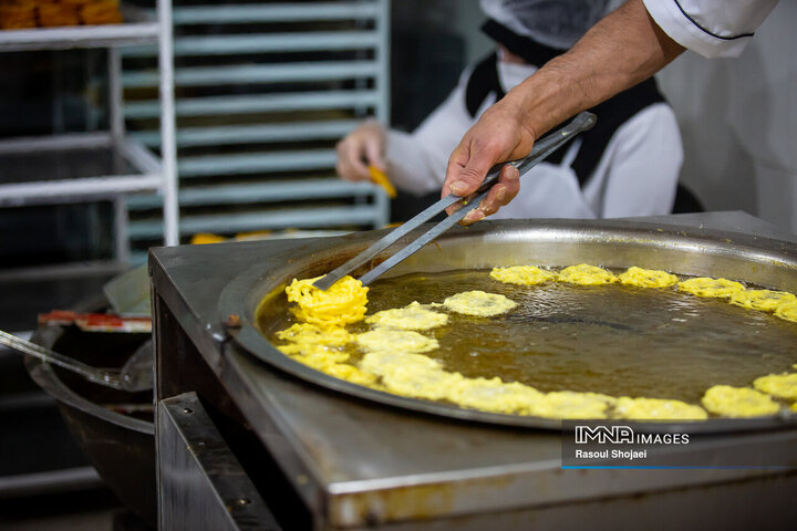زولبیا بامیه، شیرینی ماه مهمانی خدا