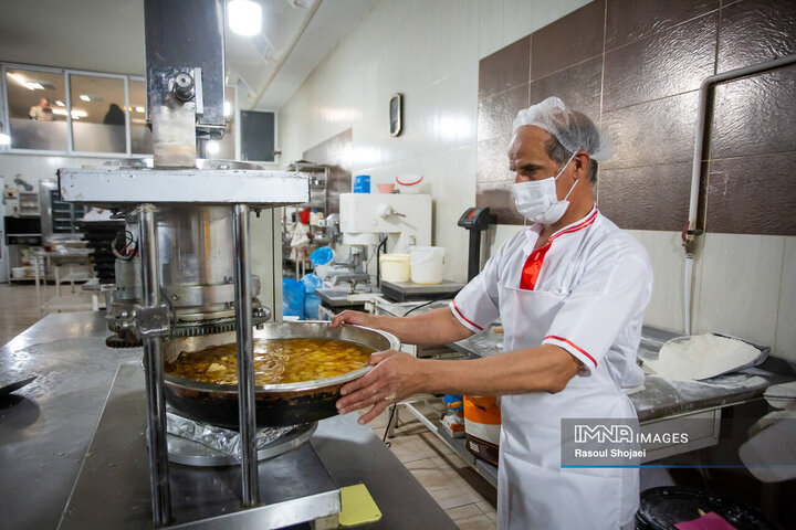 زولبیا بامیه، شیرینی ماه مهمانی خدا