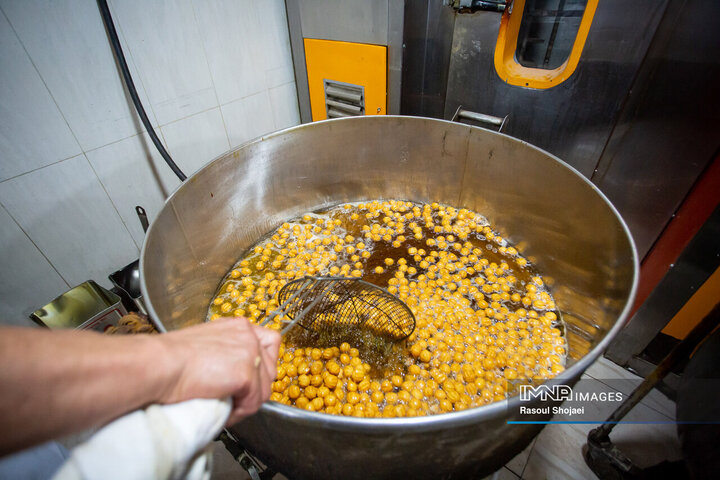زولبیا بامیه، شیرینی ماه مهمانی خدا