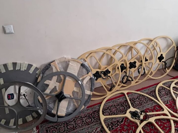 کشف و انهدام کارگاه تولید دستگاه‌های غیرمجاز فلزیاب در کرج/ متهم دستگیر شد