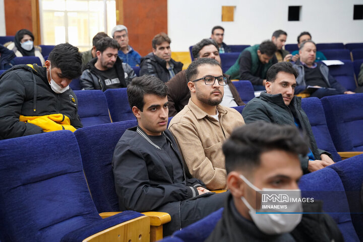 نشست آموزشی توجیهی نیروهای اطلاع رسانی ستاد اجرایی خدمات سفر شهر اصفهان