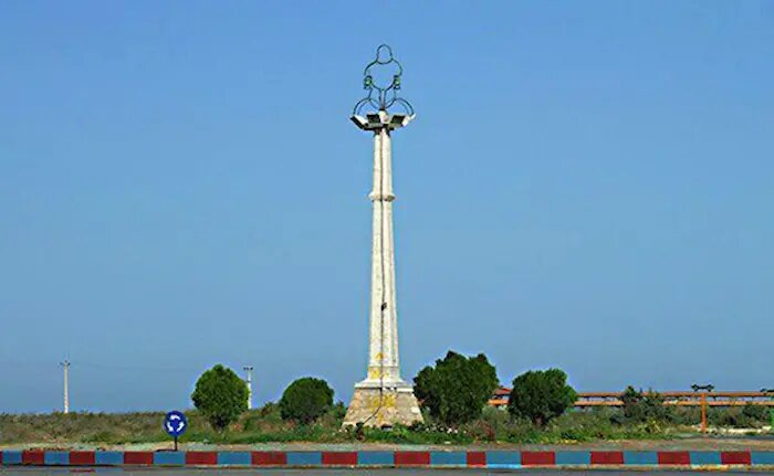 سفر به گلستان، قدم در دالان تاریخ