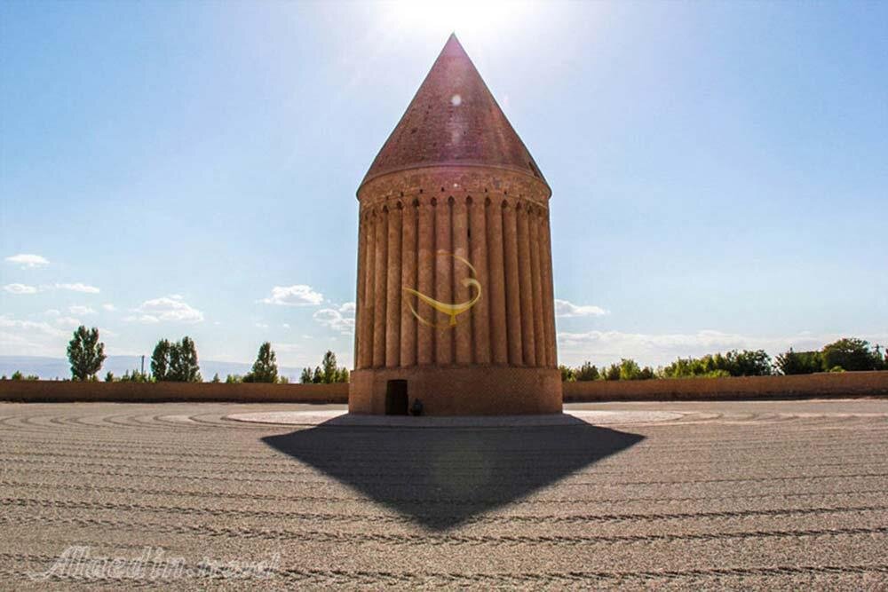 سفر به گلستان، قدم در دالان تاریخ