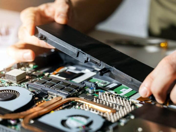 راهنمای تعویض باتری لپ تاپ بدون آسیب به دستگاه راهنمای تعویض باتری لپ تاپ بدون آسیب به دستگاه