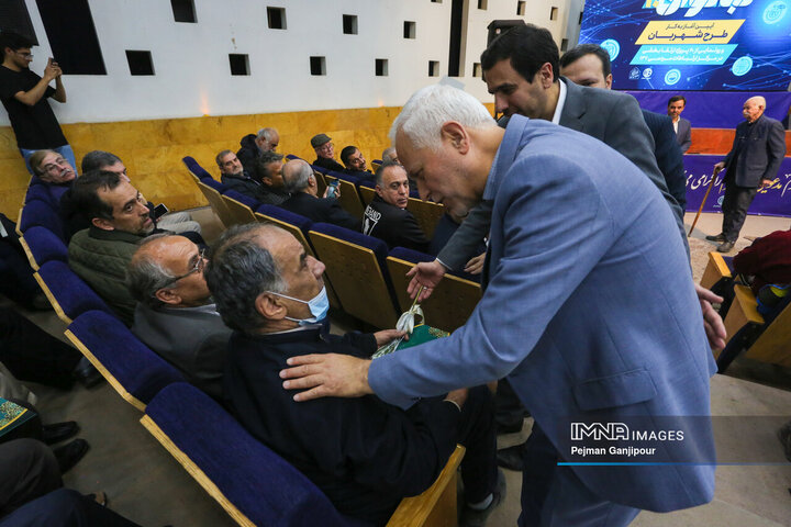 آیین رونمایی از ۲۰ پروژه جدید سامانه پاسخگویی ۱۳۷ اصفهان