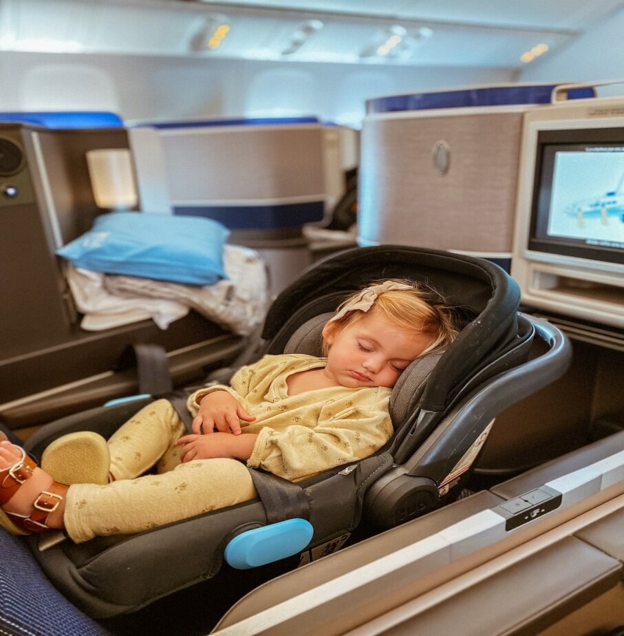 نکاتی که رعایت آن ها سفر هوایی با نوزادان را برای ما آسانتر میکند