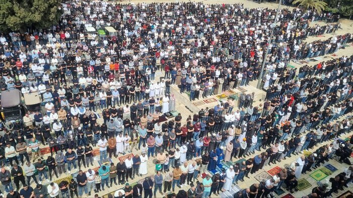 دومین نمازجمعه ماه رمضان در مسجد الاقصی/ ۸۰ هزار فلسطینی آمدند + فیلم