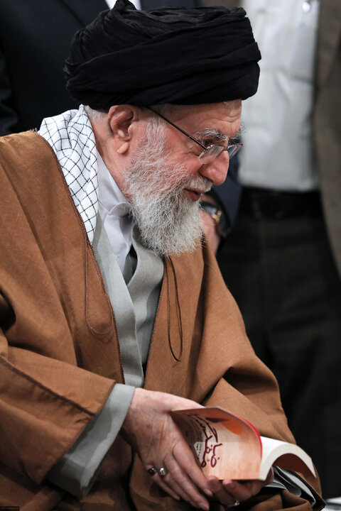 دیدار شاعران و اهالی فرهنگ و ادب فارسی با رهبر انقلاب