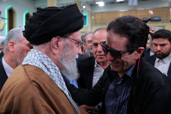 دیدار شاعران و اهالی فرهنگ و ادب فارسی با رهبر انقلاب