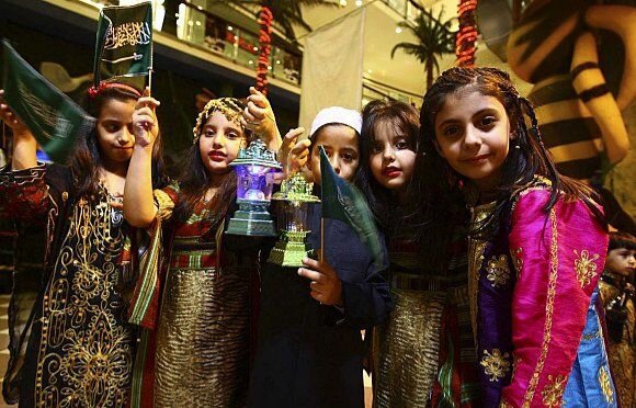 گرگیعان، جشن دوستی و نور در نیمه رمضان