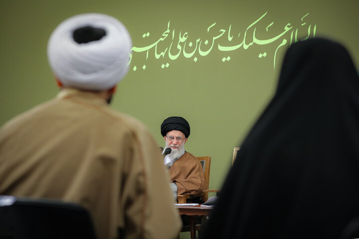 دیدار شاعران و اهالی فرهنگ و ادب فارسی با رهبر انقلاب