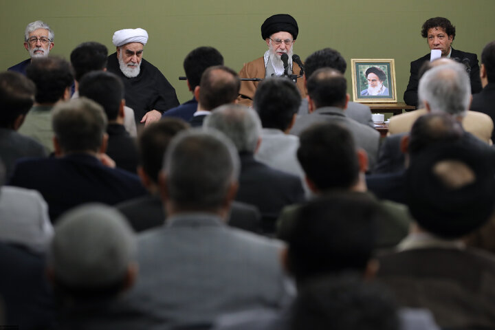 دیدار شاعران و اهالی فرهنگ و ادب فارسی با رهبر انقلاب