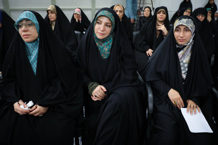 دیدار شاعران و اهالی فرهنگ و ادب فارسی با رهبر انقلاب