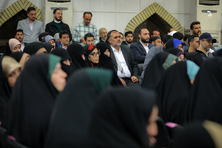 دیدار شاعران و اهالی فرهنگ و ادب فارسی با رهبر انقلاب