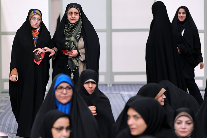 دیدار شاعران و اهالی فرهنگ و ادب فارسی با رهبر انقلاب