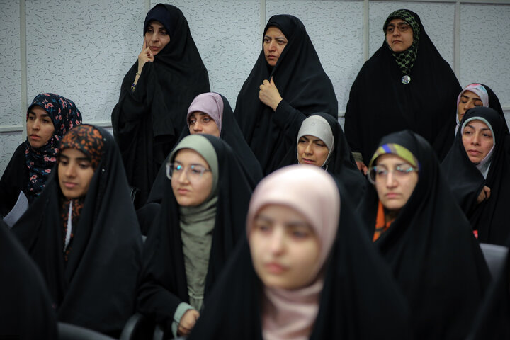 دیدار شاعران و اهالی فرهنگ و ادب فارسی با رهبر انقلاب