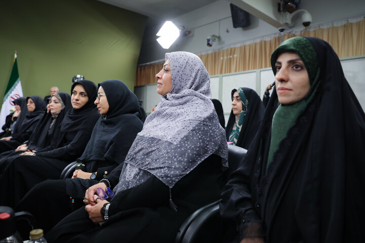 دیدار شاعران و اهالی فرهنگ و ادب فارسی با رهبر انقلاب