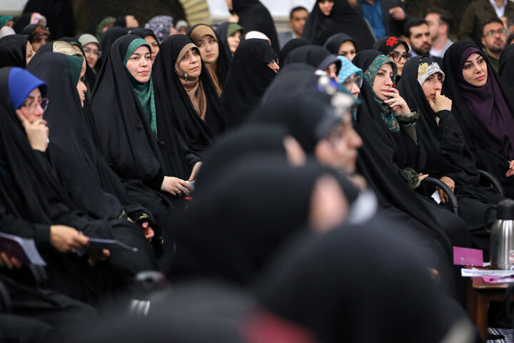 دیدار شاعران و اهالی فرهنگ و ادب فارسی با رهبر انقلاب