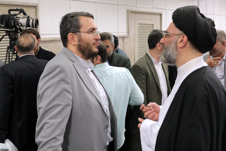 دیدار شاعران و اهالی فرهنگ و ادب فارسی با رهبر انقلاب