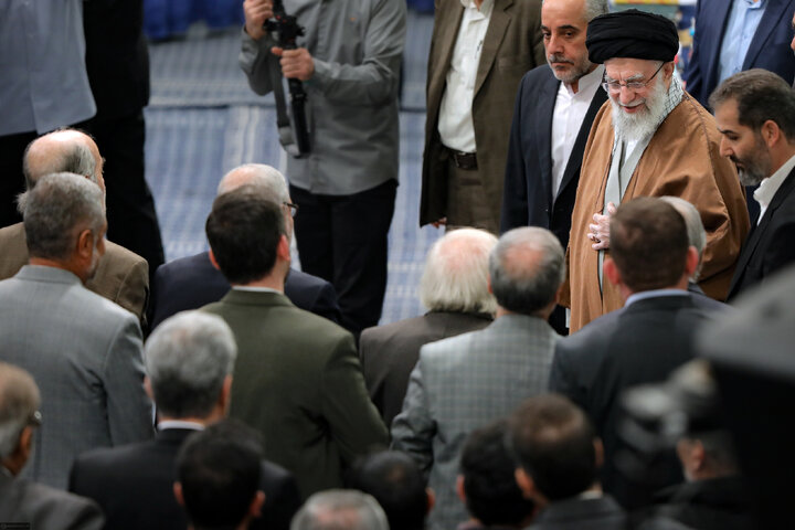 دیدار شاعران و اهالی فرهنگ و ادب فارسی با رهبر انقلاب