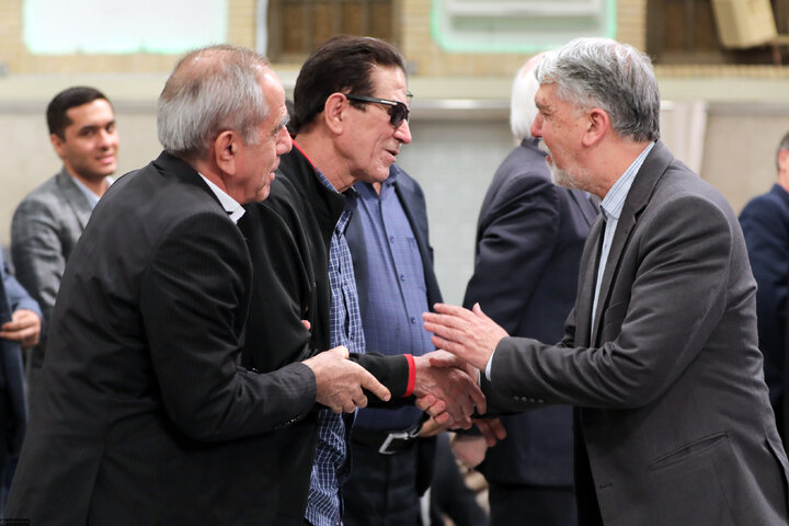 دیدار شاعران و اهالی فرهنگ و ادب فارسی با رهبر انقلاب