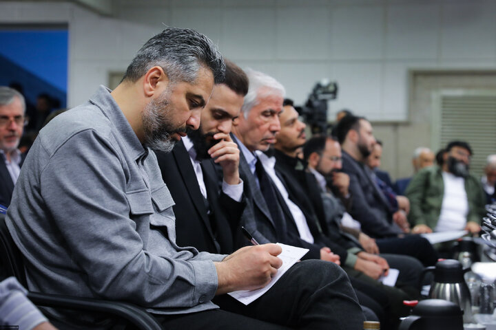 دیدار شاعران و اهالی فرهنگ و ادب فارسی با رهبر انقلاب