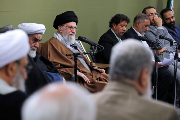 دیدار شاعران و اهالی فرهنگ و ادب فارسی با رهبر انقلاب