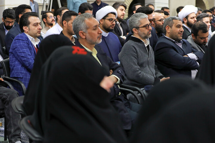 دیدار شاعران و اهالی فرهنگ و ادب فارسی با رهبر انقلاب