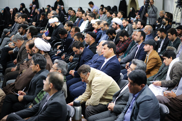 دیدار شاعران و اهالی فرهنگ و ادب فارسی با رهبر انقلاب