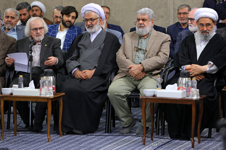 دیدار شاعران و اهالی فرهنگ و ادب فارسی با رهبر انقلاب