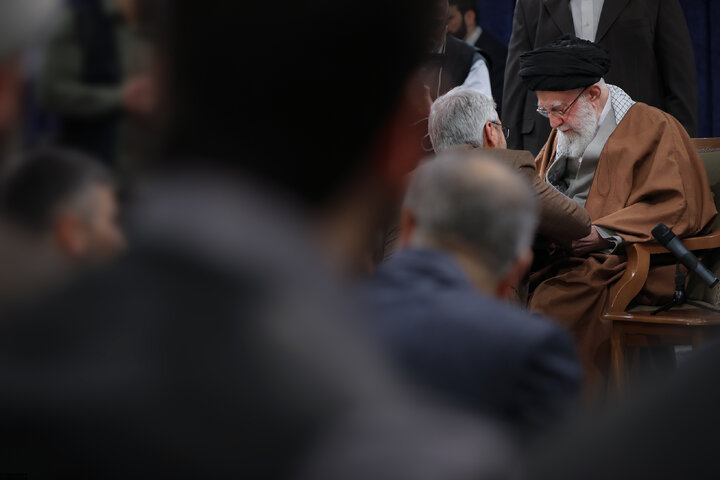 دیدار شاعران و اهالی فرهنگ و ادب فارسی با رهبر انقلاب