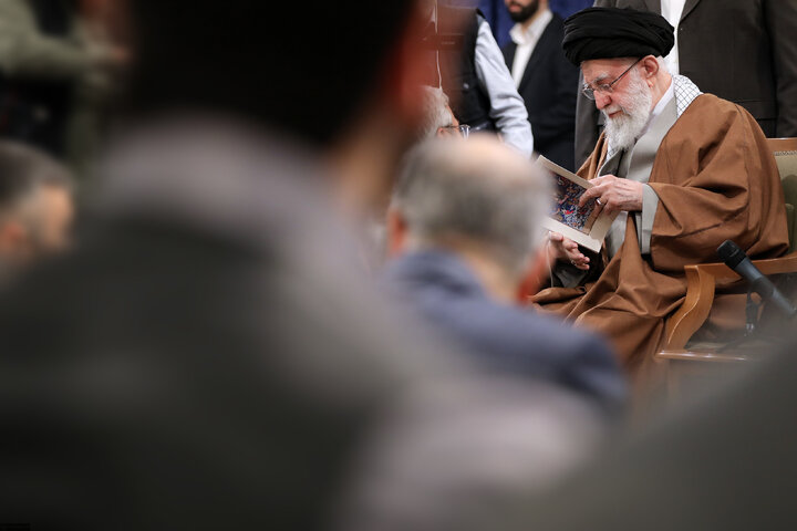 دیدار شاعران و اهالی فرهنگ و ادب فارسی با رهبر انقلاب