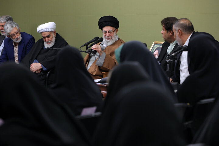 دیدار شاعران و اهالی فرهنگ و ادب فارسی با رهبر انقلاب